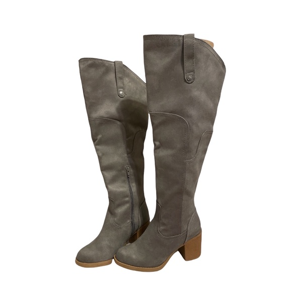 Knee high boots - Picture 1 of 2